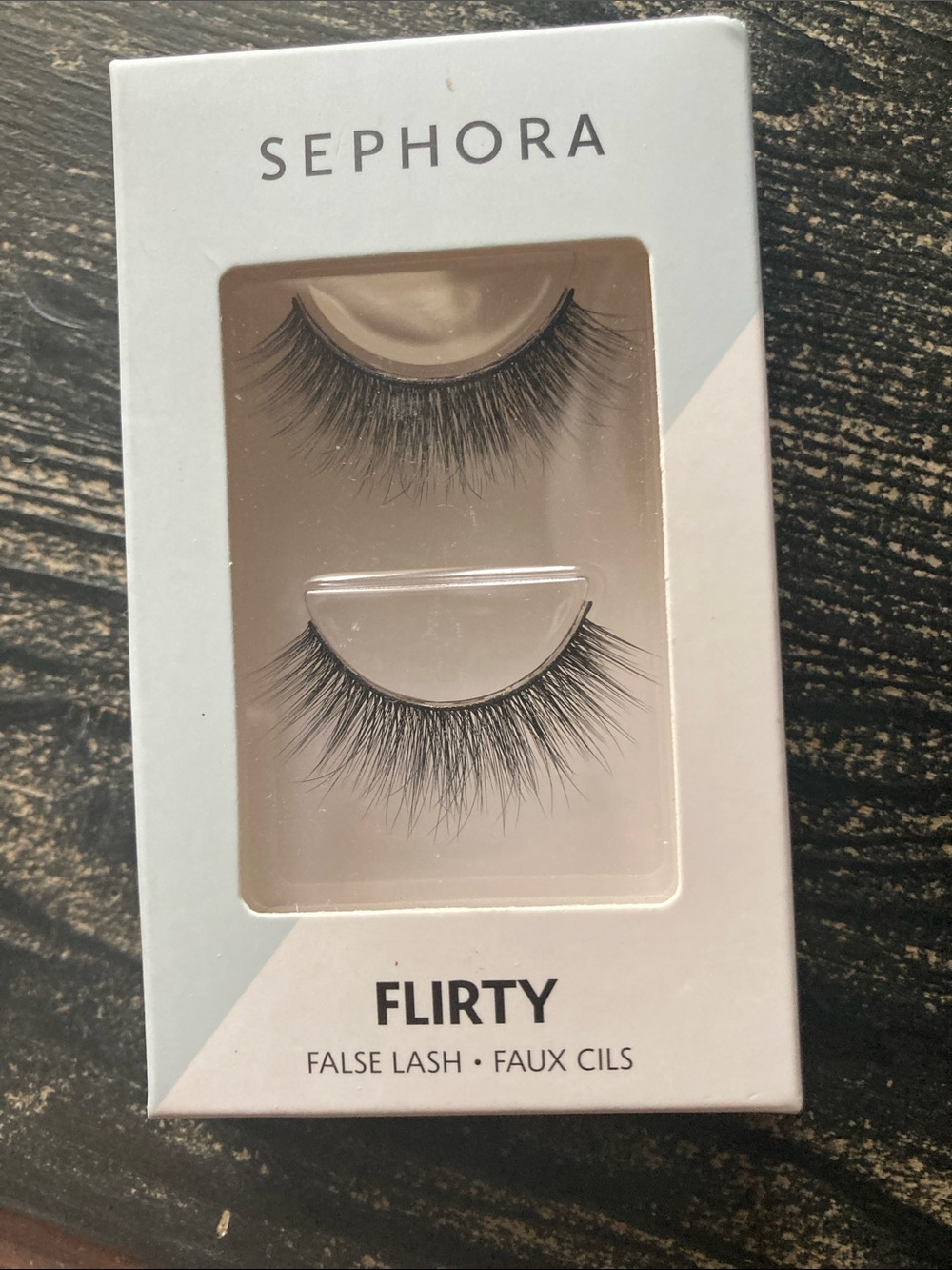 Sephora Flirty False Lashes - Black full volume with added length in centerSet
